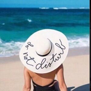 EUGENIA KIM
SUNNY 'DO NOT DISTURB' IN IVORY Sun Hat